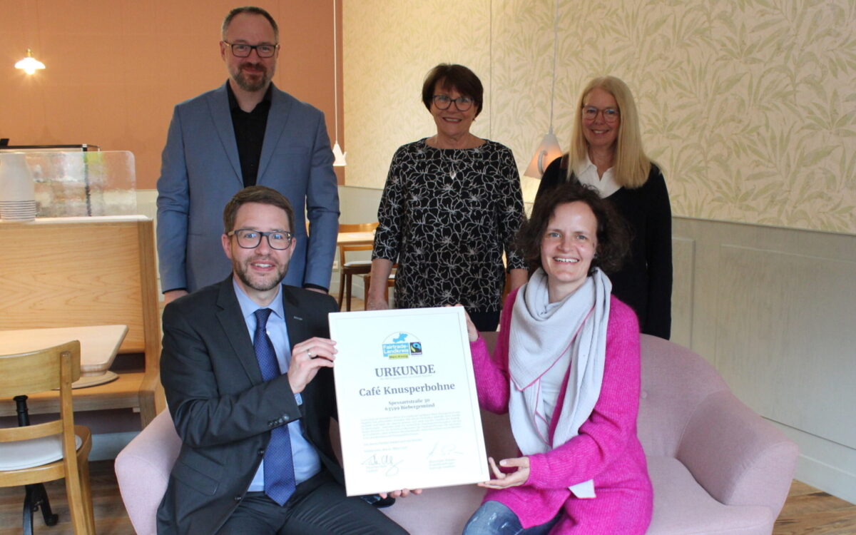 120422 Fairtrade Zertifizierung Cafe Knusperbohne 120422 Fairtrade Zertifizierung Cafe Knusperbohne