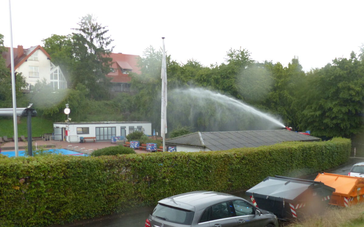 120823 Alzenau Waldschwimmbad Chlorgasaustritt 3 120823 Alzenau Waldschwimmbad Chlorgasaustritt 3