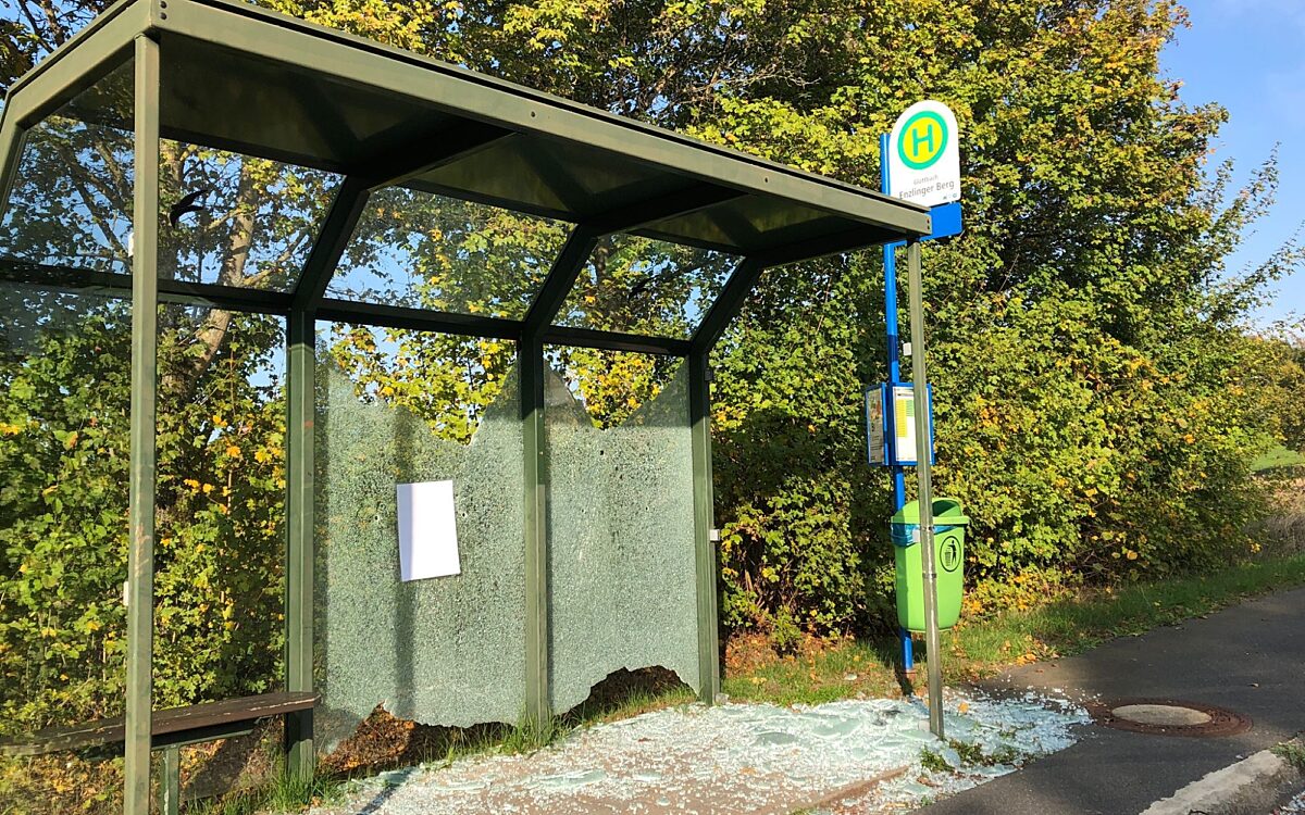 121022 Glattbach Bushaltestellen Vandalismus FS 121022 Glattbach Bushaltestellen Vandalismus FS