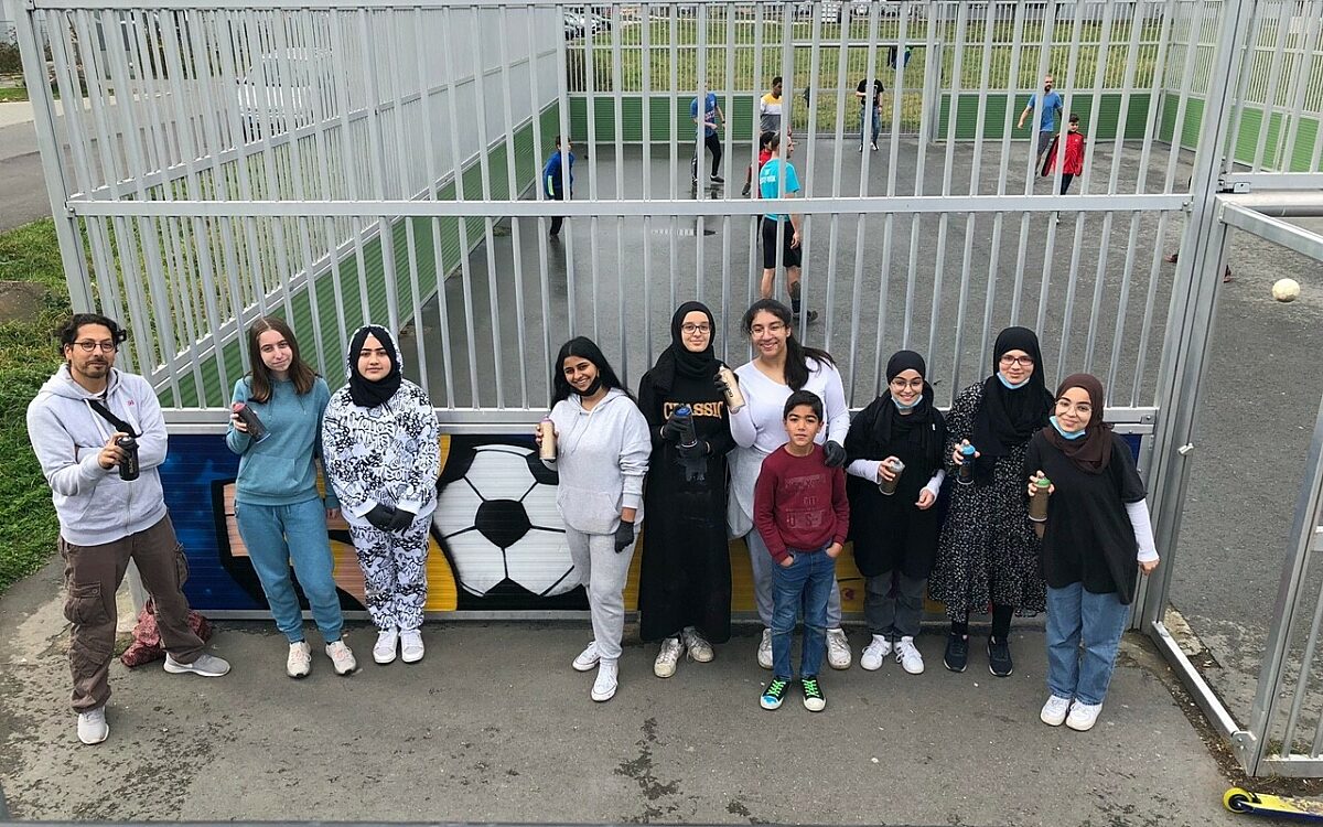 121121 Dietzenbach Jugendbeirat gestaltet Fussballplatz 121121 Dietzenbach Jugendbeirat gestaltet Fussballplatz