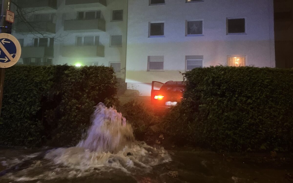 121225 kesselstadt hydrant umgefahren