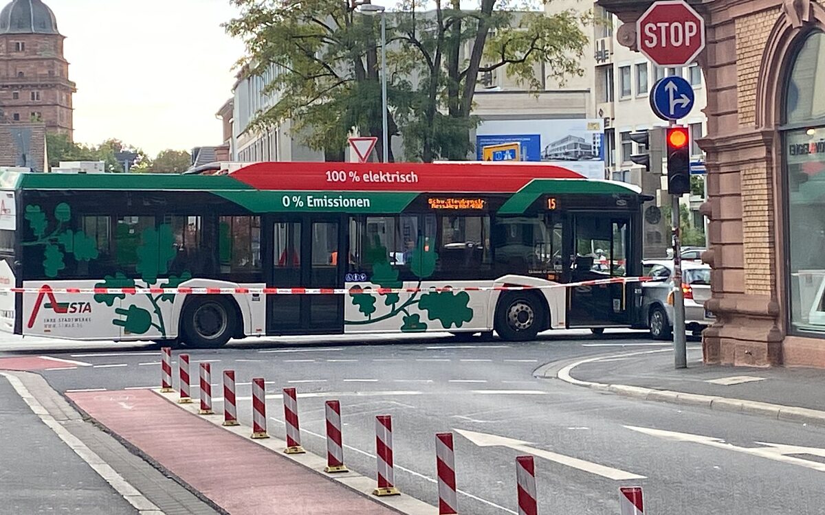 131023 AB Unfall Linienbus BMW 2 131023 AB Unfall Linienbus BMW 2