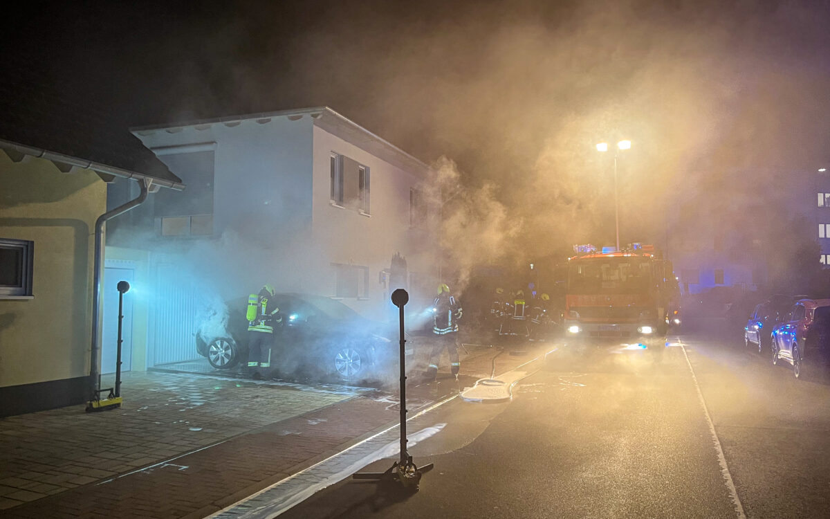 131123 Langenselbold Brand Tesla Quelle Feuerwehr Langenselbold 3 131123 Langenselbold Brand Tesla Quelle Feuerwehr Langenselbold 3