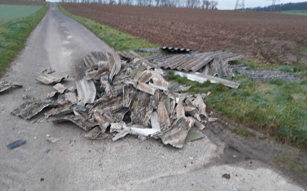 140222 Gruendau Eternitplatten in der Gemarkung Lieblos 140222 Gruendau Eternitplatten in der Gemarkung Lieblos