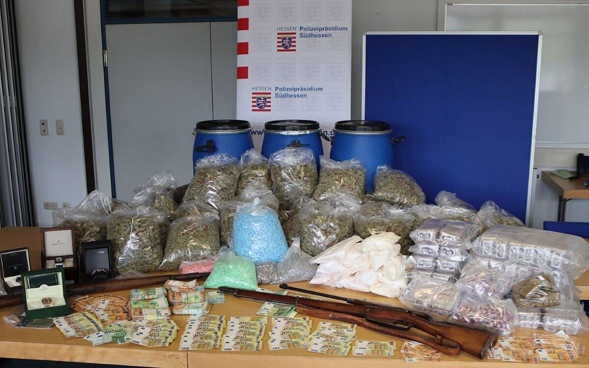 140723 Dreieich Drogenfund Razzia Bild BTM Foto PP Suedhessen 140723 Dreieich Drogenfund Razzia Bild BTM Foto PP Suedhessen