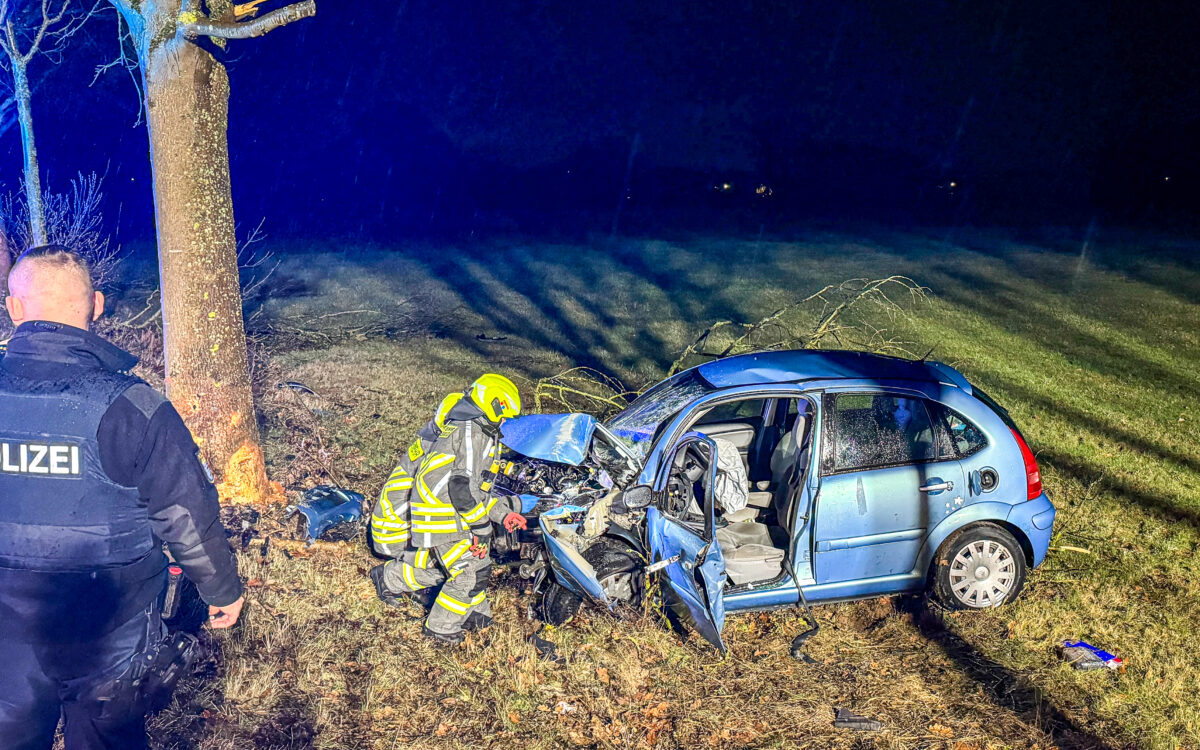 150224 Langenselbold Schwerer Verkehrsunfall Quelle Freiwillige Feuerwehr Langenselbold 3 150224 Langenselbold Schwerer Verkehrsunfall Quelle Freiwillige Feuerwehr Langenselbold 3