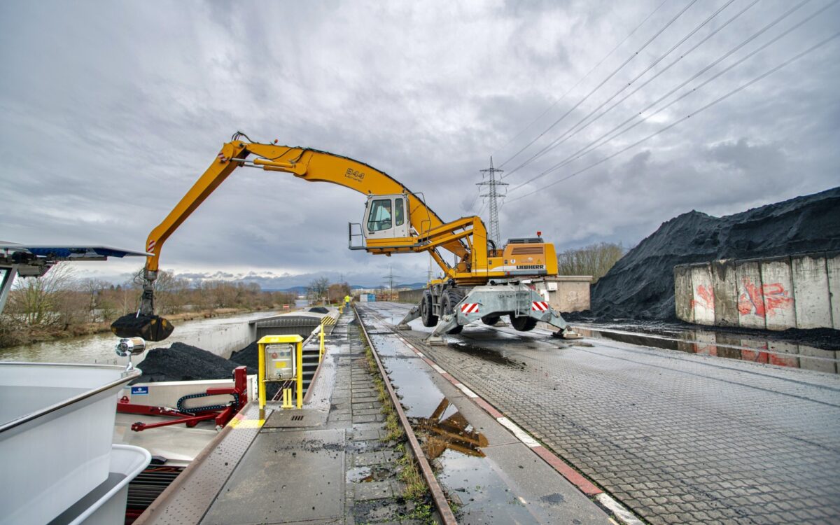150323 AB Kohleumschlag vom Schiff bayernhafen Aschaffenburg 150323 AB Kohleumschlag vom Schiff bayernhafen Aschaffenburg