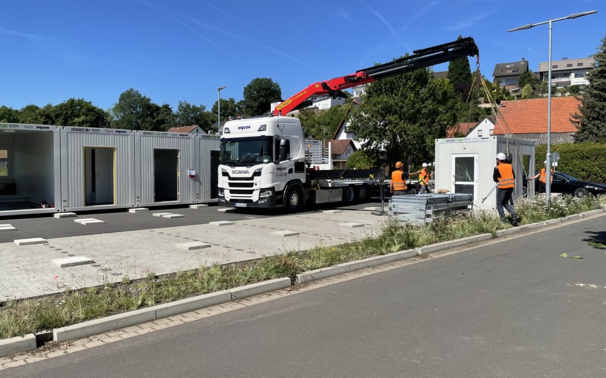 150622 Gruendau Aufstellen Container an der Kita Sonnenschein 150622 Gruendau Aufstellen Container an der Kita Sonnenschein