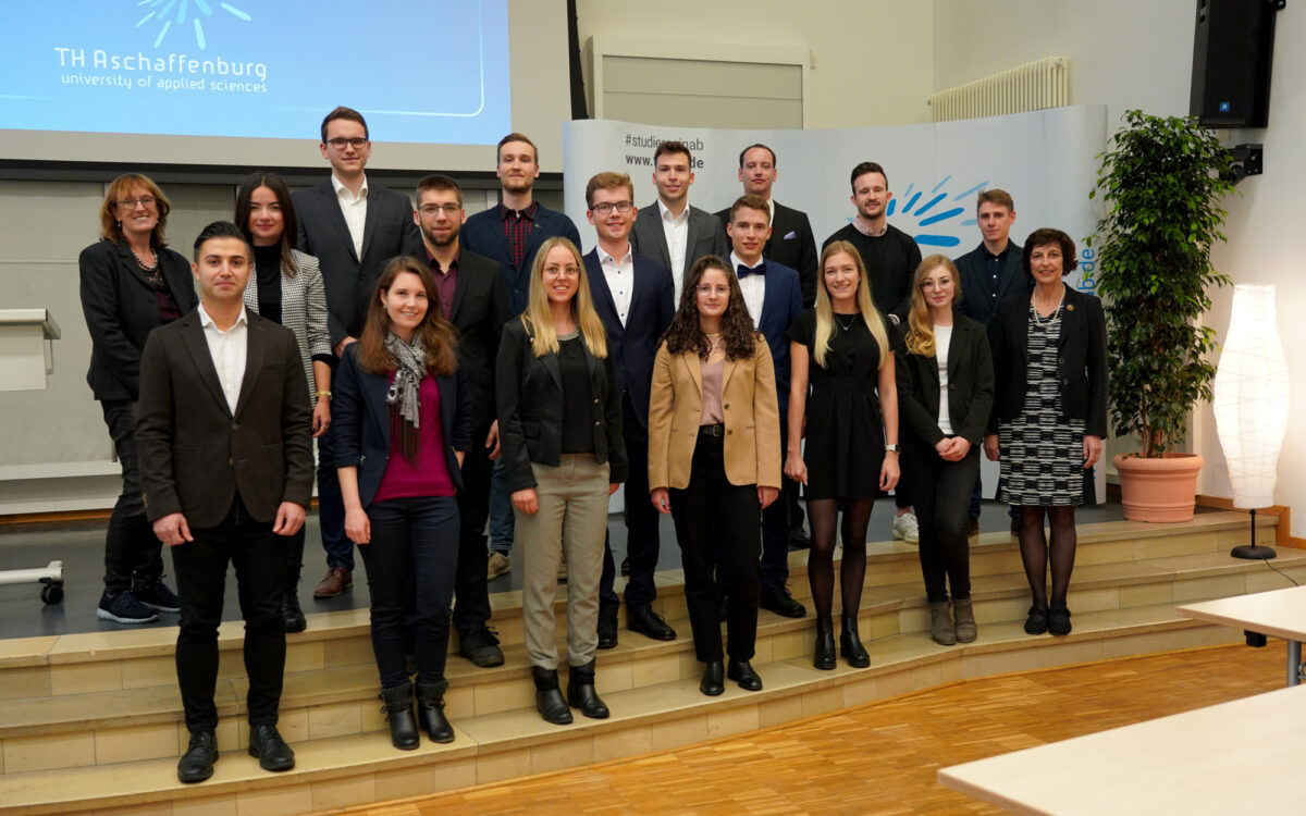 151121 Beste Absolventen TH AB 11 21 s 151121 Beste Absolventen TH AB 11 21 s