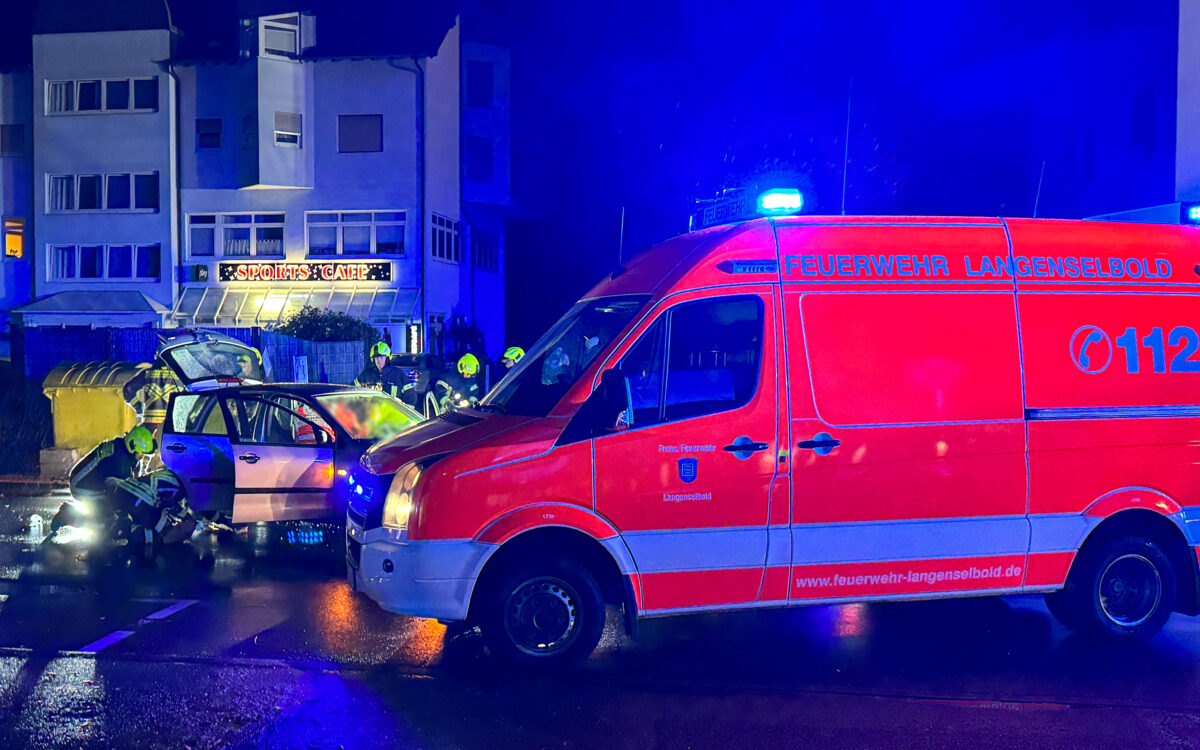 151123 Langenselbold Unfall Quelle Feuerwehr Langenselbold 2 151123 Langenselbold Unfall Quelle Feuerwehr Langenselbold 2