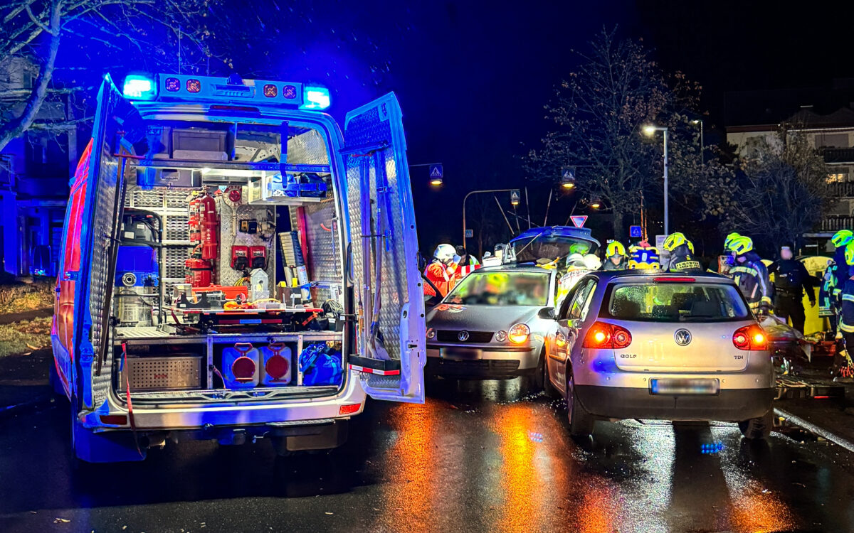 151123 Langenselbold Unfall Quelle Feuerwehr Langenselbold 5 151123 Langenselbold Unfall Quelle Feuerwehr Langenselbold 5