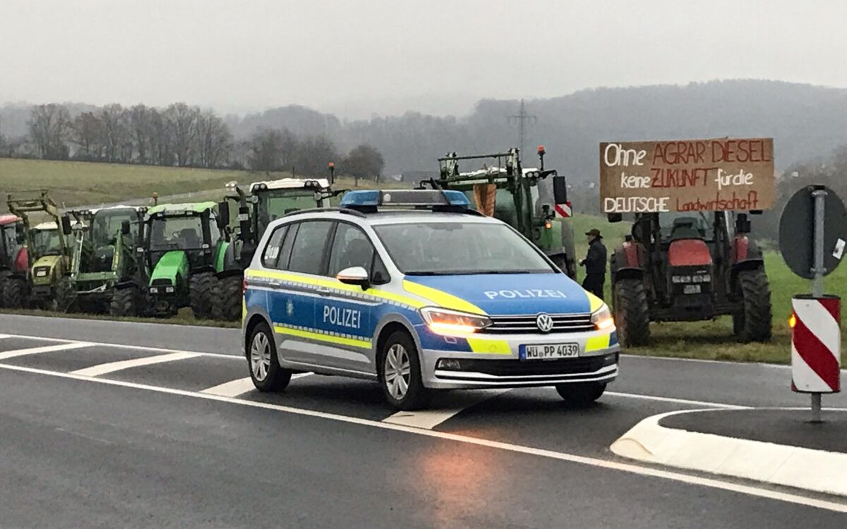 151223 Schoellkrippen Bauern demo Ma G 151223 Schoellkrippen Bauern demo Ma G