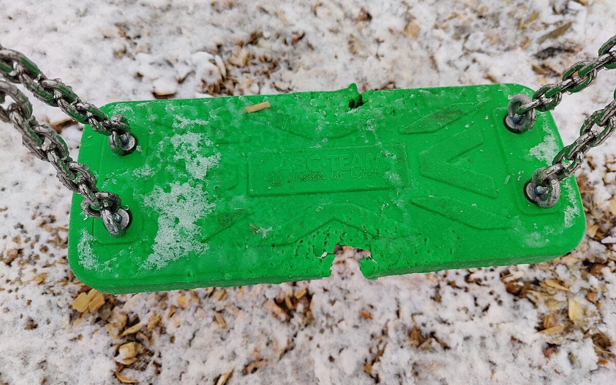 160323 HU Hundebisse auf Spielplatzgeraeten 160323 HU Hundebisse auf Spielplatzgeraeten