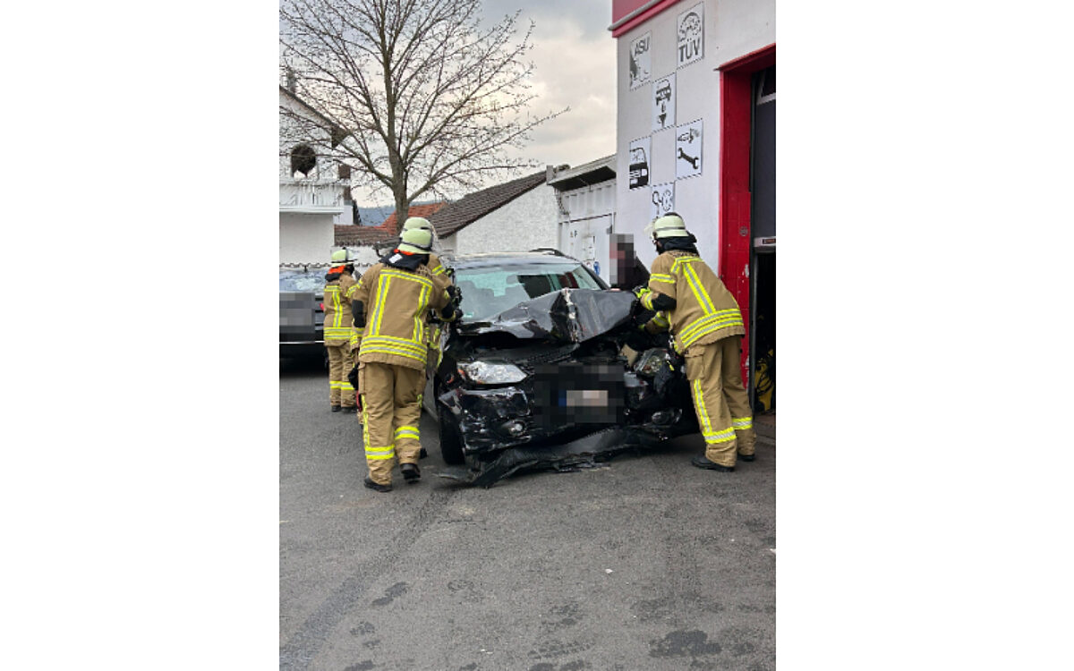 160325 Alzenau Tankstelle Unfall 3 160325 Alzenau Tankstelle Unfall 3
