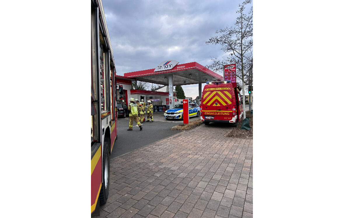 160325 Alzenau Tankstelle Unfall 4 160325 Alzenau Tankstelle Unfall 4