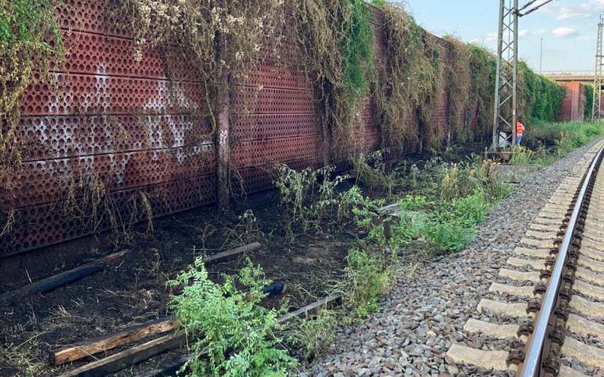 160623 HU Wolfgang Boeschungsbrand Quelle Feuerwehr Hanau 5 160623 HU Wolfgang Boeschungsbrand Quelle Feuerwehr Hanau 5