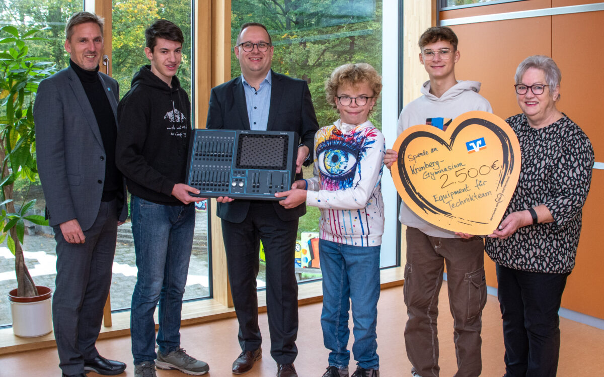 161123 Spendenuebergabe Kronberg Gymnasium AB 161123 Spendenuebergabe Kronberg Gymnasium AB