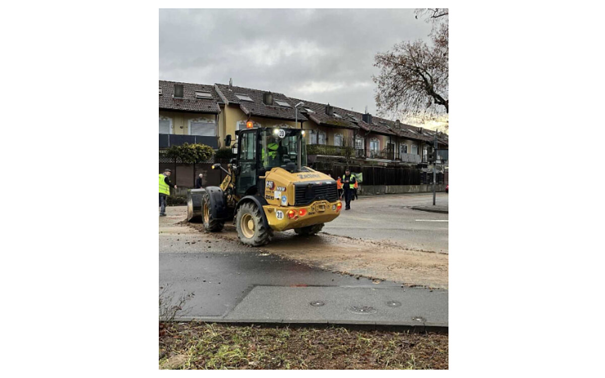170226 Obertshausen Lkw Erde verloren