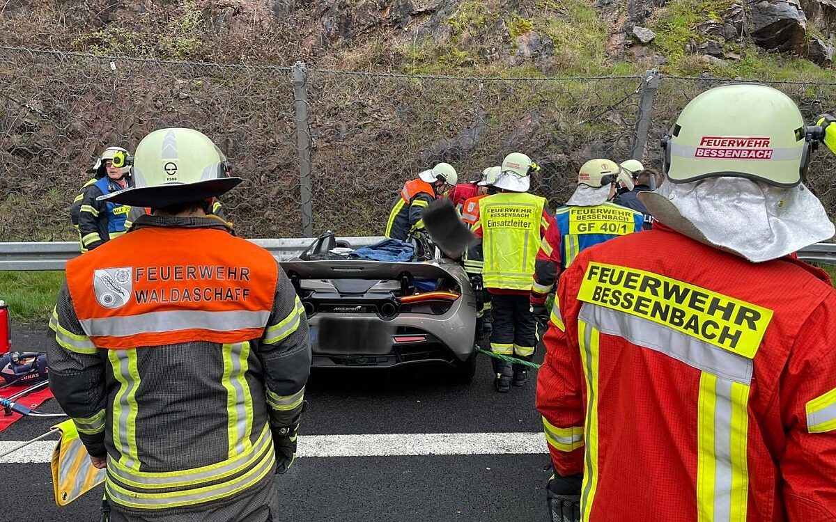 170423 Waldaschaff A3 Sportwagen Unfall Foto FF Bessenbach 2 170423 Waldaschaff A3 Sportwagen Unfall Foto FF Bessenbach 2