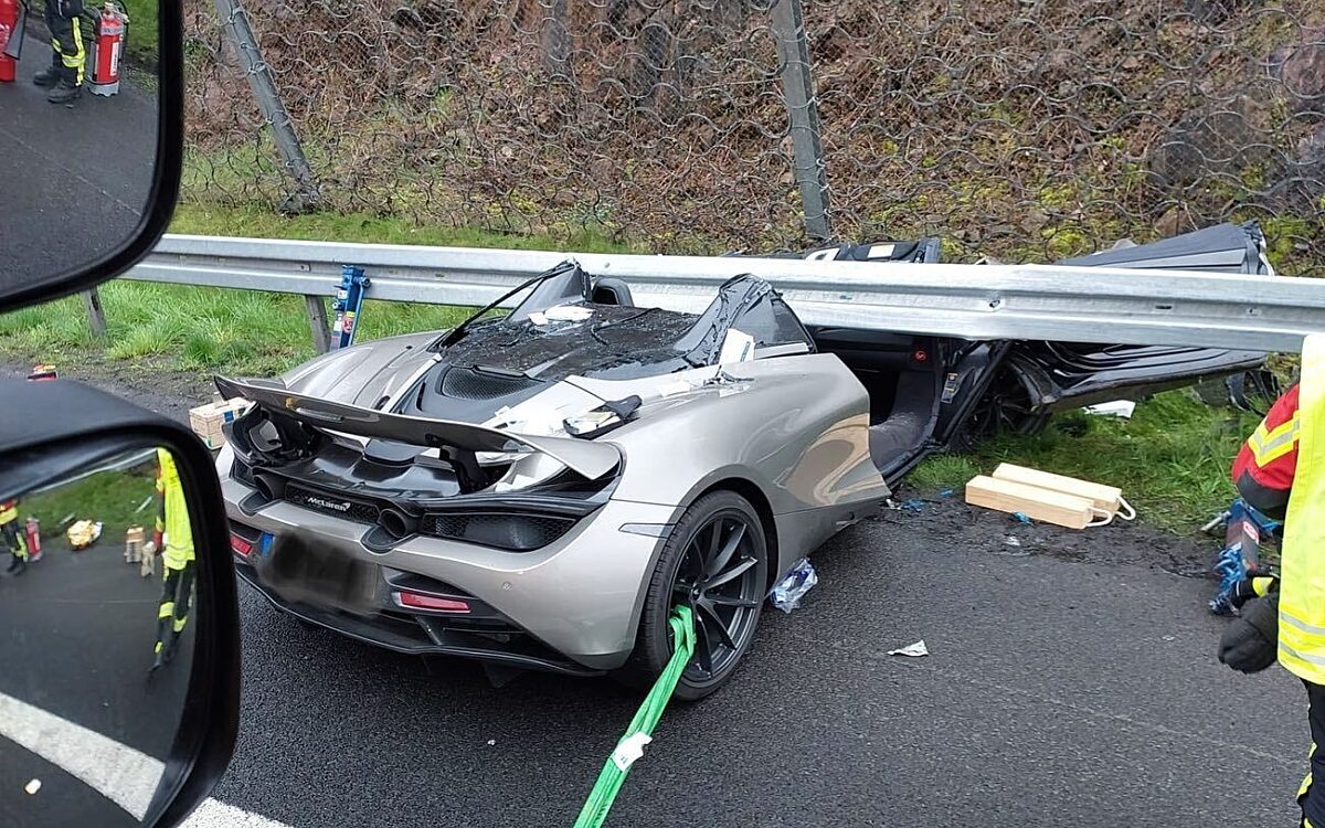 170423 Waldaschaff A3 Sportwagen Unfall Foto FF Bessenbach 3 170423 Waldaschaff A3 Sportwagen Unfall Foto FF Bessenbach 3