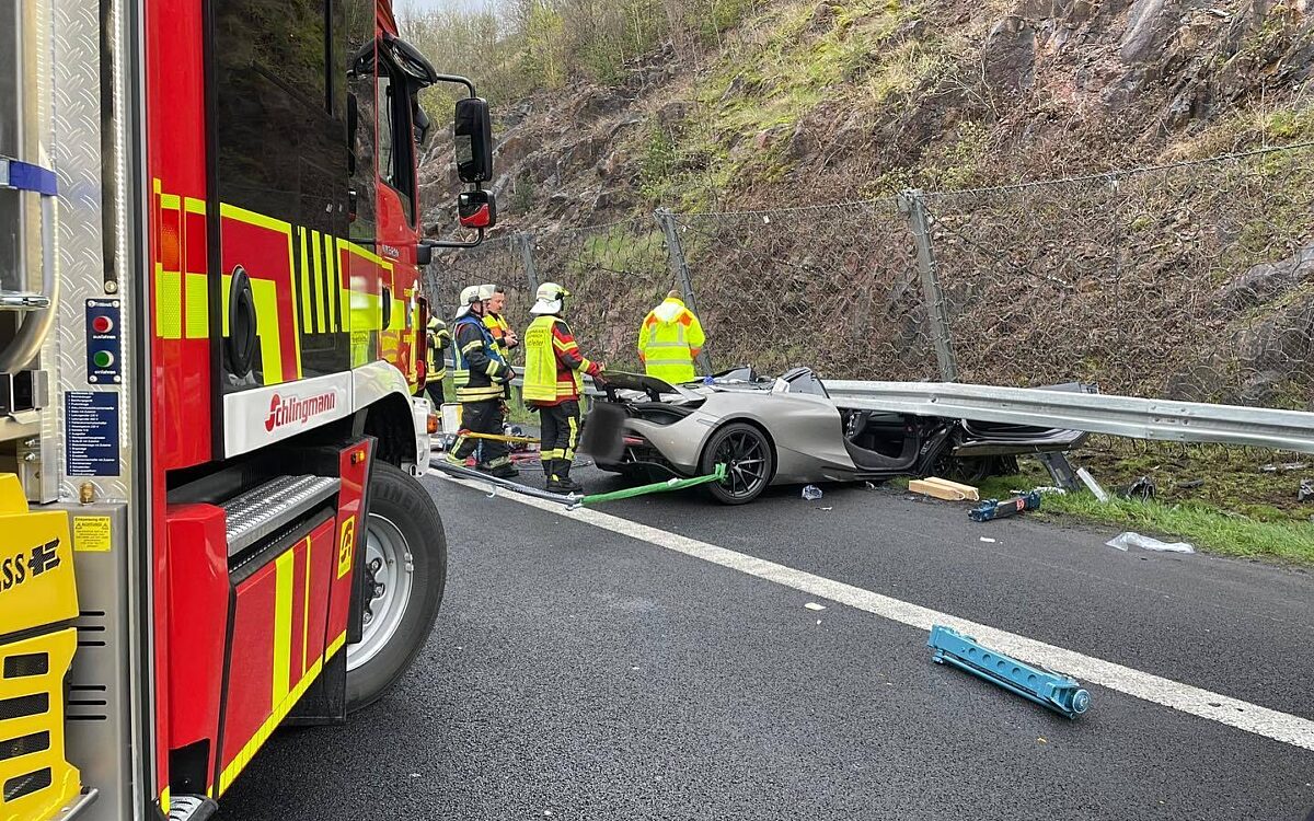 170423 Waldaschaff A3 Sportwagen Unfall Foto FF Bessenbach 170423 Waldaschaff A3 Sportwagen Unfall Foto FF Bessenbach