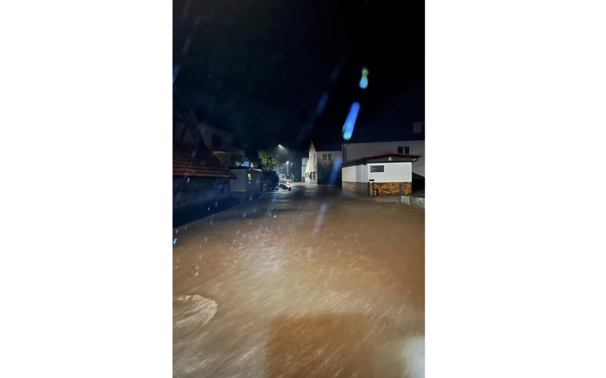 170823 Laufach Unwetter Ueberflutung 2 breit Foto FW Laufach 170823 Laufach Unwetter Ueberflutung 2 breit Foto FW Laufach