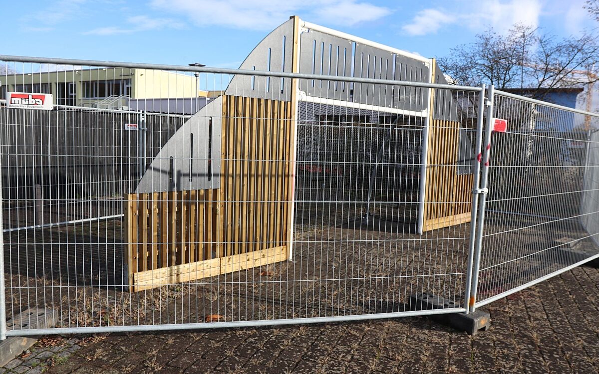 171221 Obertshausen Lieferprobleme verzoegerten der Fertigstellung des Streetballplatzes 2 171221 Obertshausen Lieferprobleme verzoegerten der Fertigstellung des Streetballplatzes 2