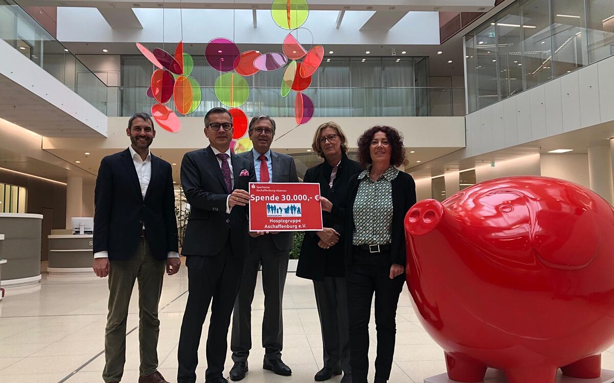 181022 Sparkasse Spendenuebergabe FS 181022 Sparkasse Spendenuebergabe FS