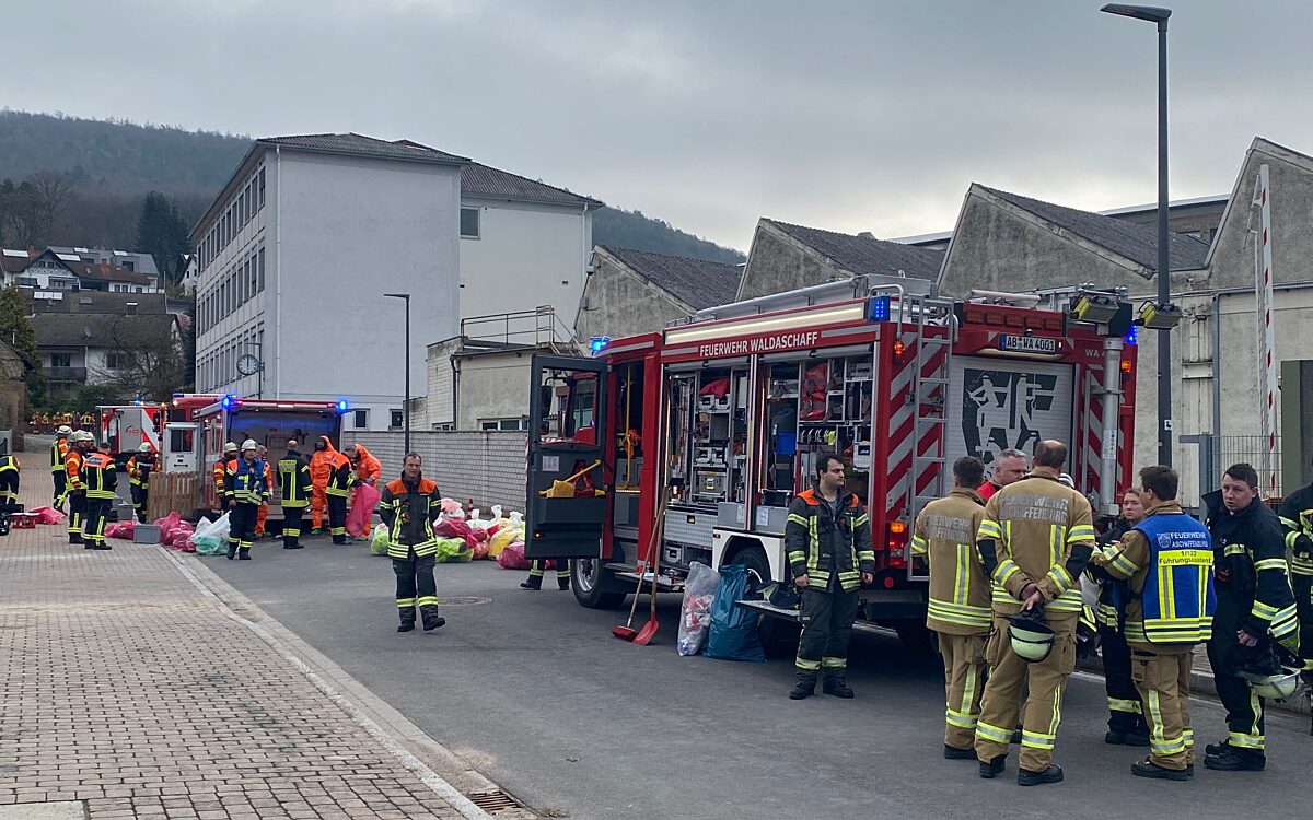 190324 Waldaschaff LKW Gefahrgut 1 190324 Waldaschaff LKW Gefahrgut 1