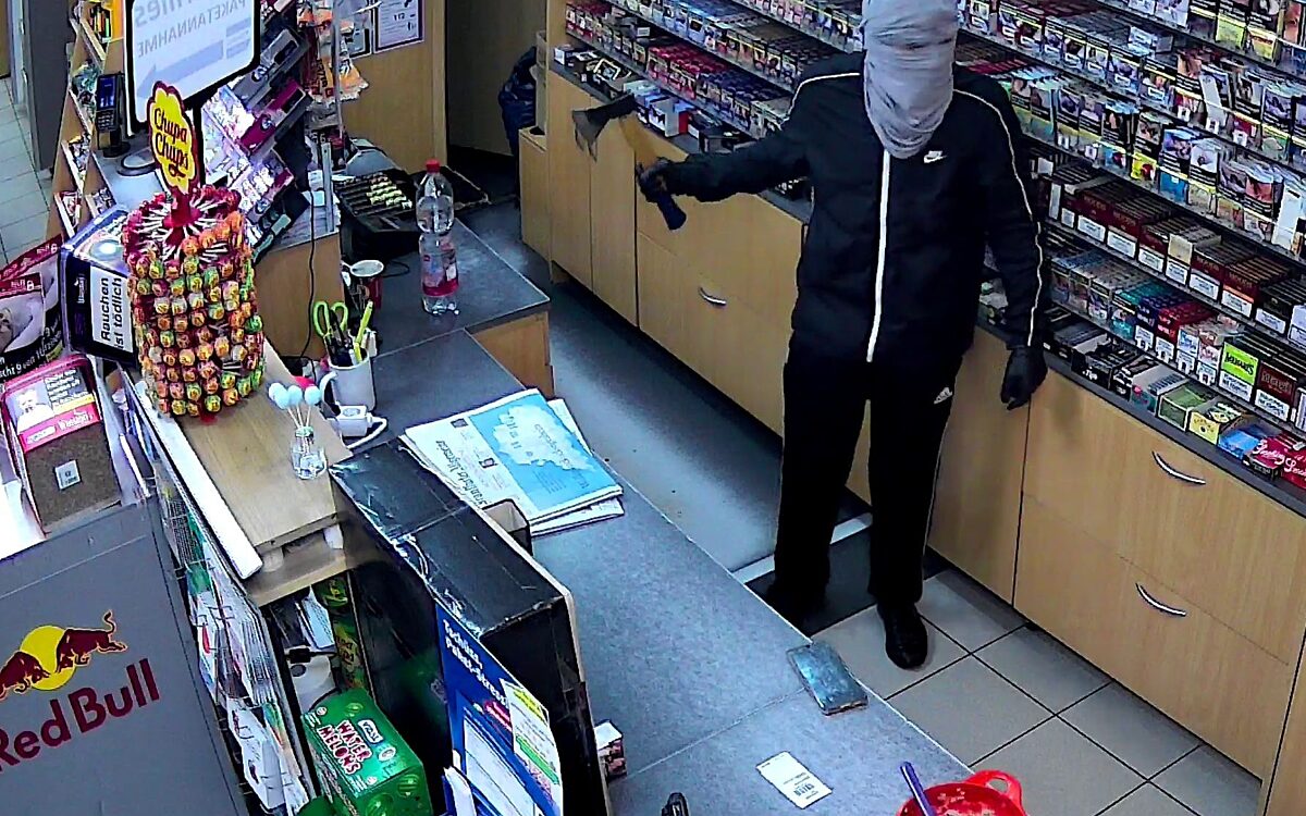 190423 AB Tankstelle Axt Ueberfall 190423 AB Tankstelle Axt Ueberfall