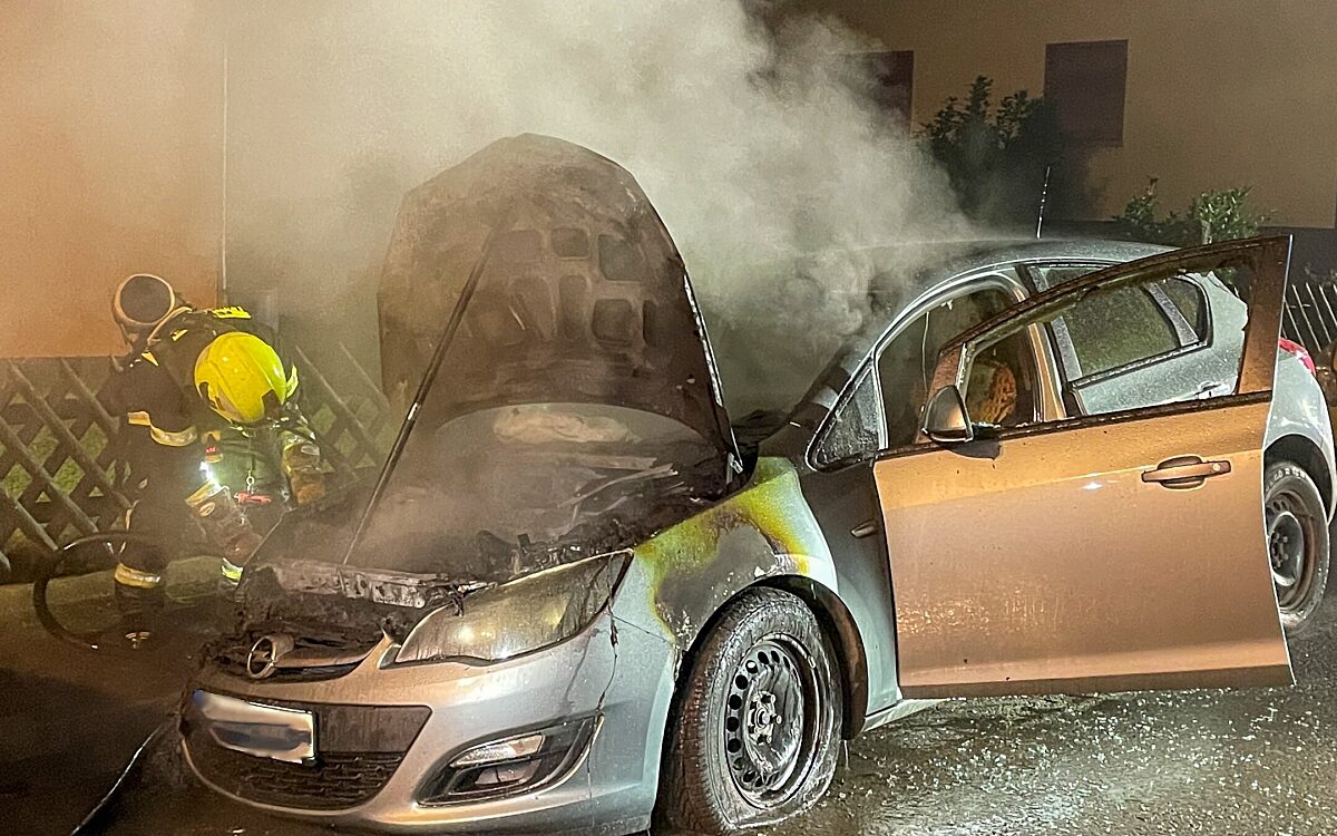 191223 Langenselbold Autobrand Quelle Freiwillige Feuerwehr Langenselbold 1 191223 Langenselbold Autobrand Quelle Freiwillige Feuerwehr Langenselbold 1