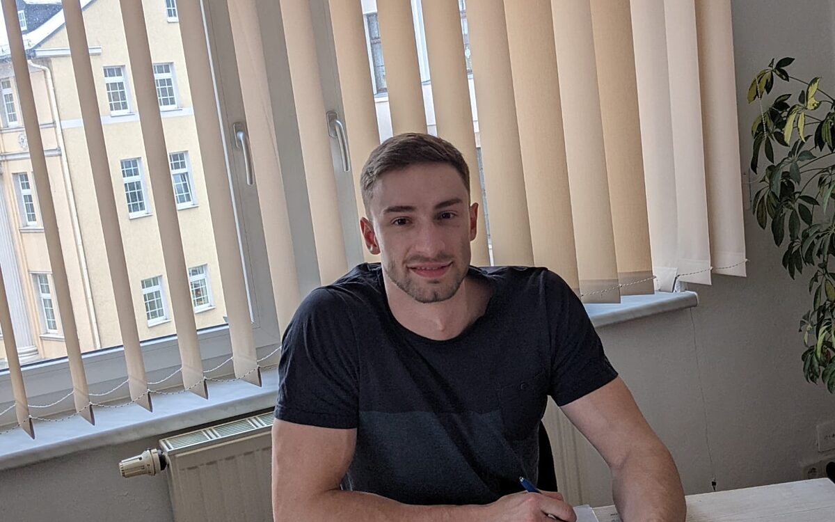 200122 Adrian Kammlodt Vertragsunterzeichnung 200122 Adrian Kammlodt Vertragsunterzeichnung