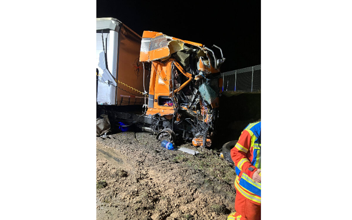 200224 Weibersbrunn Unfall LKW Foto Feuerwehr 200224 Weibersbrunn Unfall LKW Foto Feuerwehr