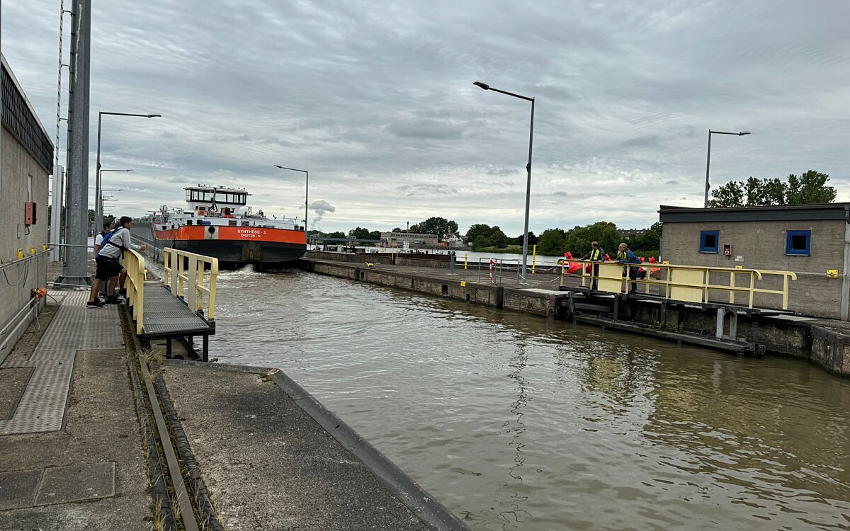 200624 Kleinostheim Schiff Schleuse 200624 Kleinostheim Schiff Schleuse