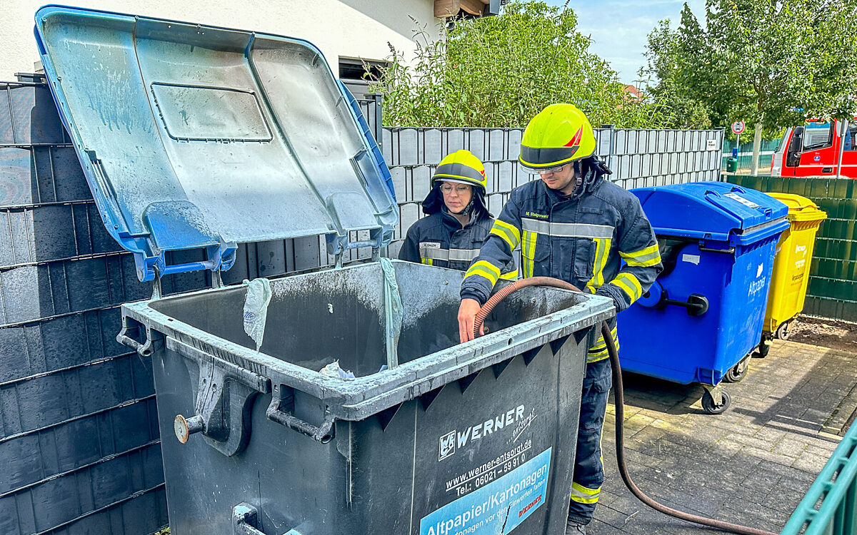 200624 Stockstadt Muelltonne brennt Fotos Feuerwehr Stockstadt 3 200624 Stockstadt Muelltonne brennt Fotos Feuerwehr Stockstadt 3