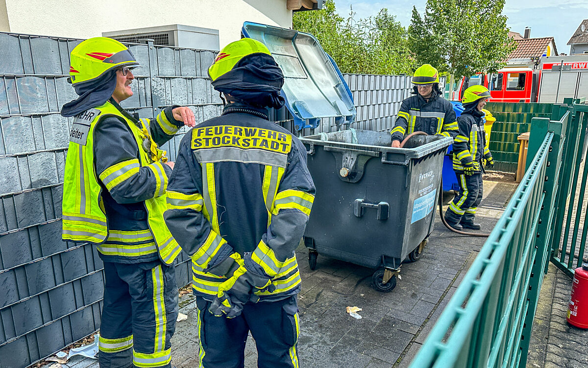 200624 Stockstadt Muelltonne brennt Fotos Feuerwehr Stockstadt 5 200624 Stockstadt Muelltonne brennt Fotos Feuerwehr Stockstadt 5