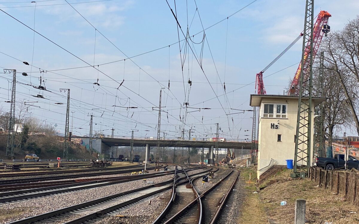 210225 hanau hbf bruecke weg1 210225 hanau hbf bruecke weg1