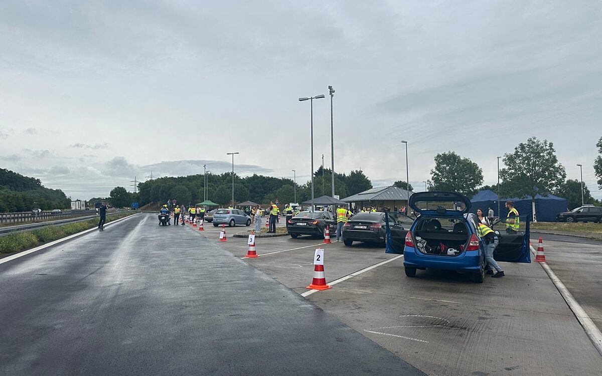 210725 Polizeikontzrolle 2 T 210725 Polizeikontzrolle 2 T