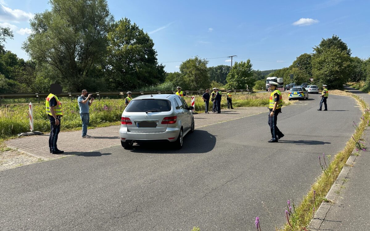 220726 Strassenverkehrskontrolle JW kpie