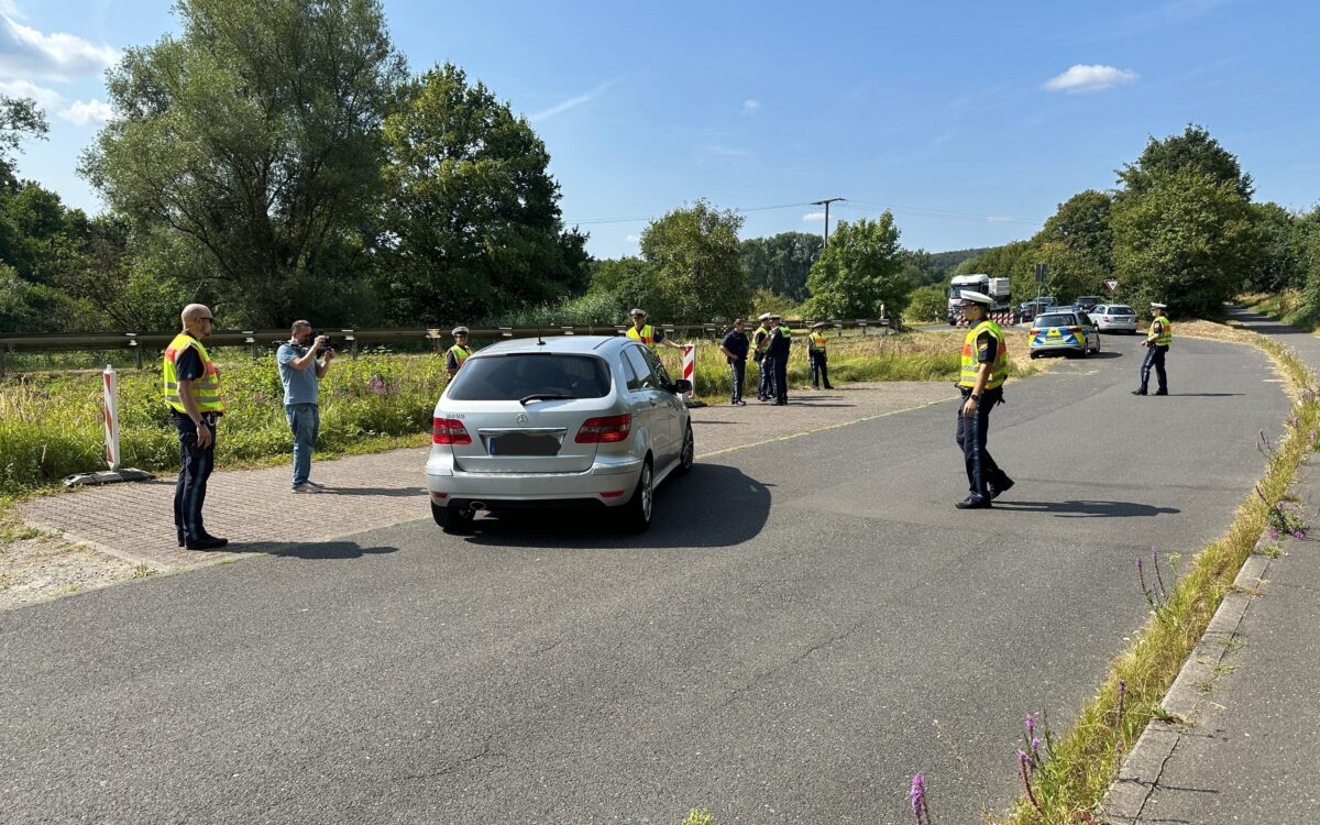 220726 Strassenverkehrskontrolle JW