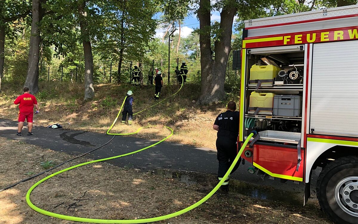 220822 Grosskrotzenburg Bodenfeuer Kurzschluss Strassenlaterne 220822 Grosskrotzenburg Bodenfeuer Kurzschluss Strassenlaterne