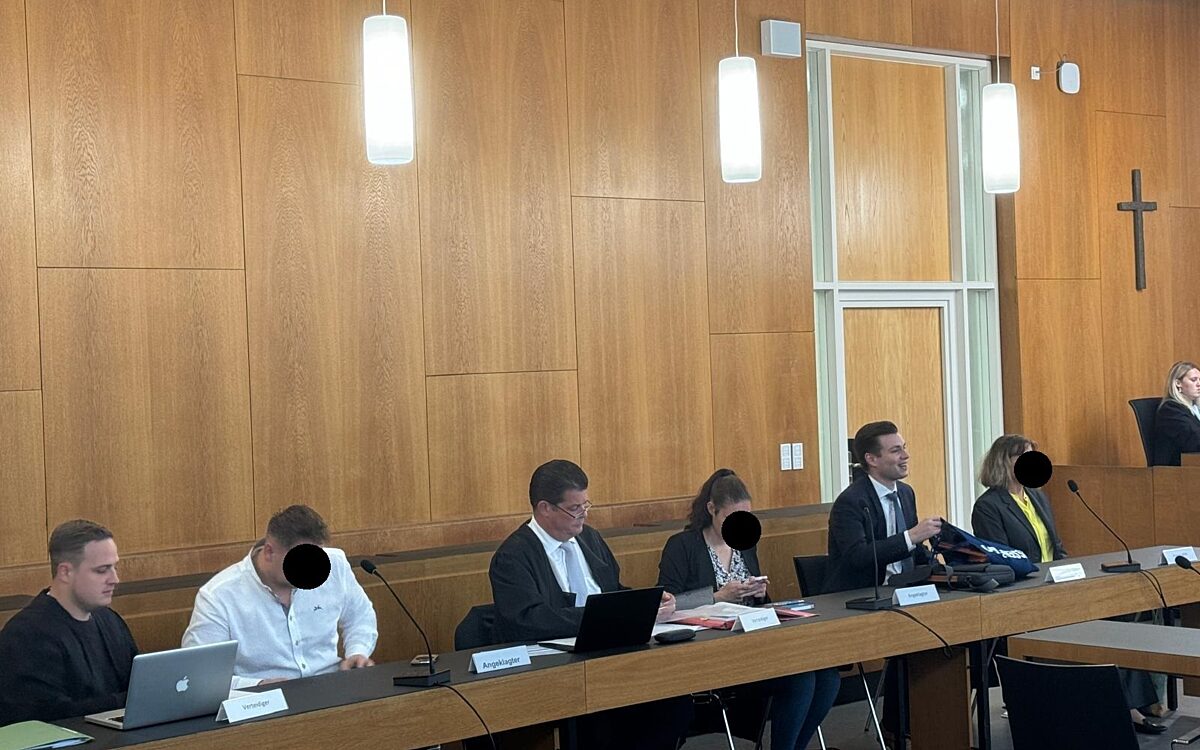 221024 AB Schlachthof Tieraerztinnen vor Gericht 1 221024 AB Schlachthof Tieraerztinnen vor Gericht 1