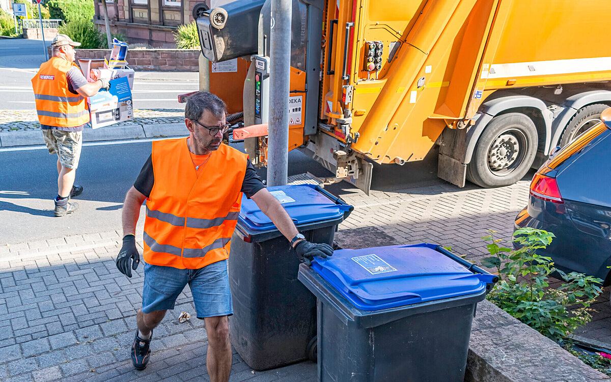 230822 MIL Papiertonnen Scherf 230822 MIL Papiertonnen Scherf