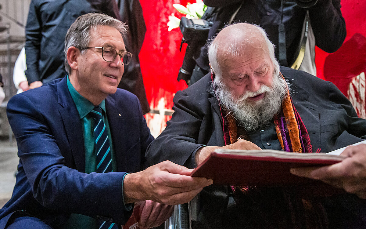 231121 Nitsch Herzing goldenes Buch Aschaffenburg 231121 Nitsch Herzing goldenes Buch Aschaffenburg