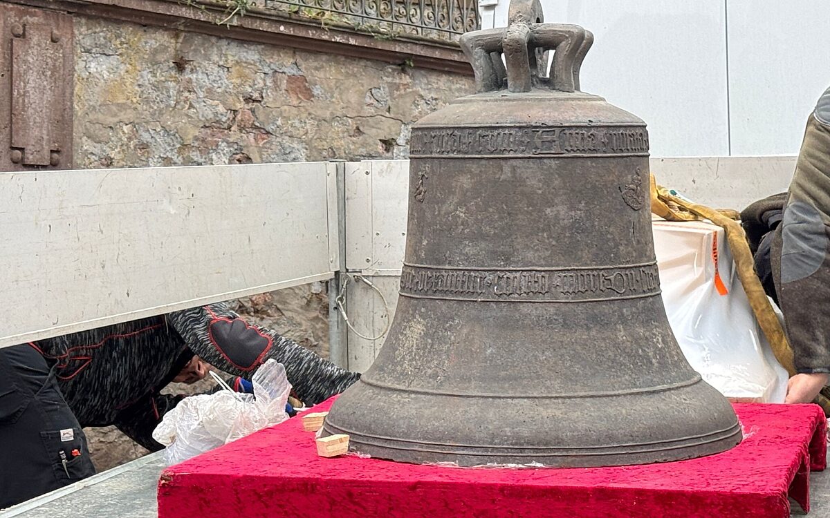 240325 Amorbach historische Glocke 240325 Amorbach historische Glocke