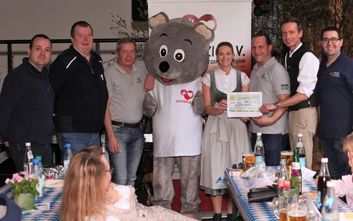 240423 Moembris CSU Kreisverband kellnert bei Feuerwehrfest 4 240423 Moembris CSU Kreisverband kellnert bei Feuerwehrfest 4