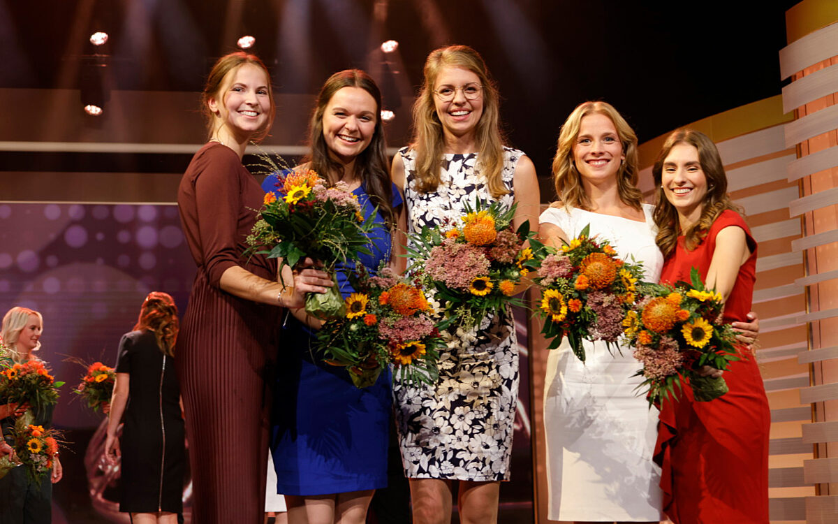 240923 Haibach Eva Brockmann Gruppenfoto Finalistinnen Weinkoenigin Foto Deutsches Weininstitut 240923 Haibach Eva Brockmann Gruppenfoto Finalistinnen Weinkoenigin Foto Deutsches Weininstitut