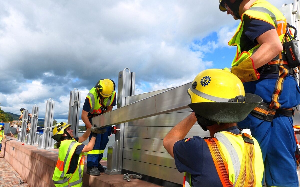 240923 MIL Hochwasserschutz Uebung Bilder THW Miltenberg 4 240923 MIL Hochwasserschutz Uebung Bilder THW Miltenberg 4