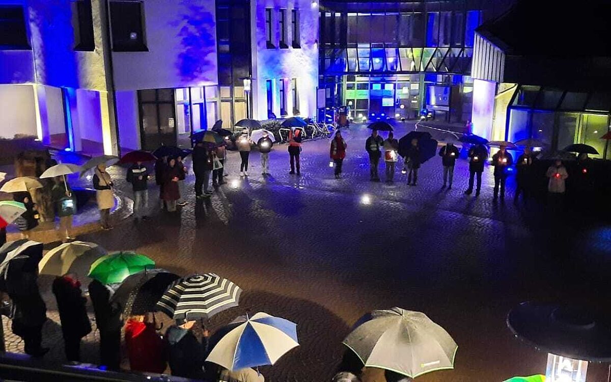 250223 Karlstein Lichterkreis Jahrestag Ukraine Krieg 250223 Karlstein Lichterkreis Jahrestag Ukraine Krieg