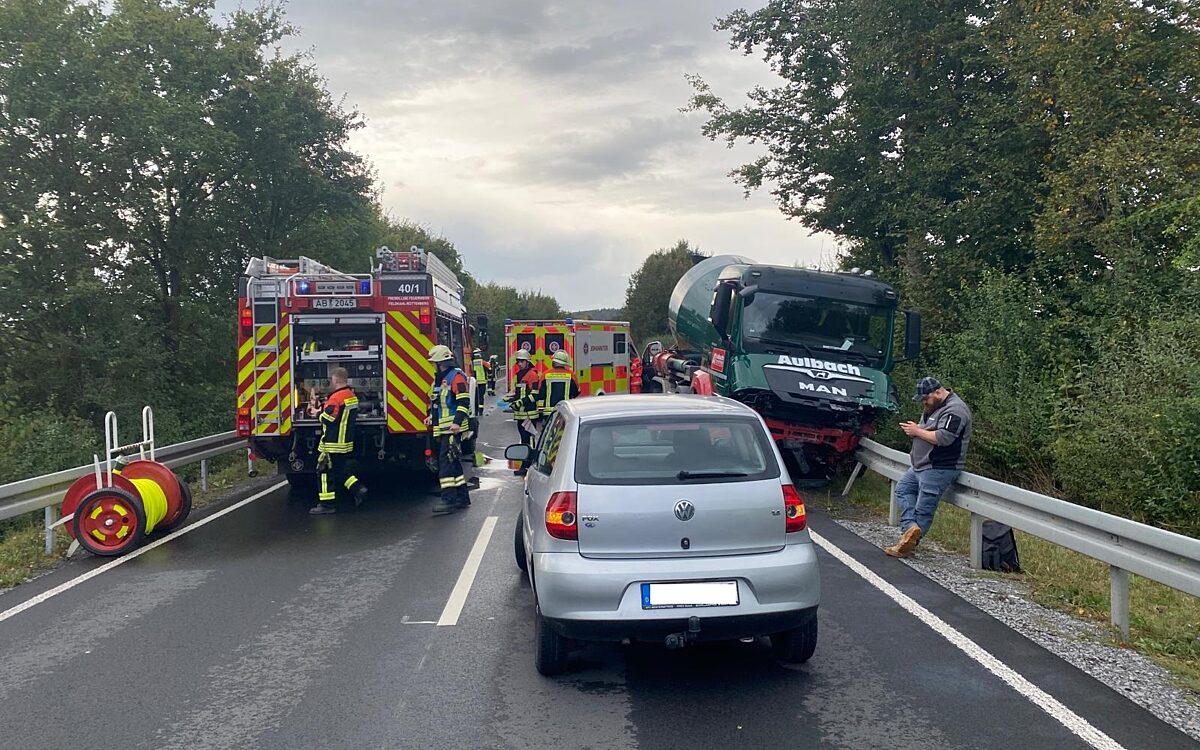 250924 Hoesbach Schimborn Schwerer Verkehrsunfall 3 250924 Hoesbach Schimborn Schwerer Verkehrsunfall 3